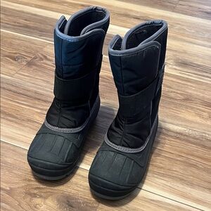 Cat & Jack Black and Gray Waterproof Thermolite Warmer Kids Snow Boots